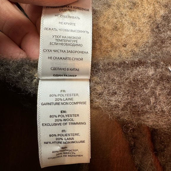 NWOT Soia & Kyo Faux Mohair Blanket Scarf Big Chunky Oversized Gift - Picture 7 of 7